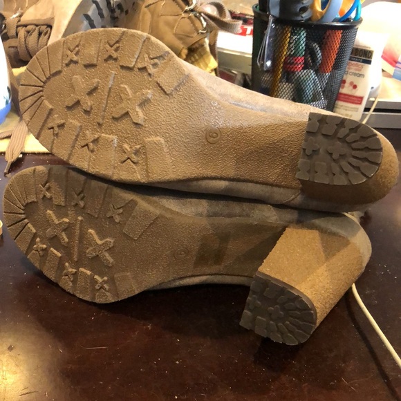 Mukluks heeled zip up double buckle calf boots - Picture 7 of 10